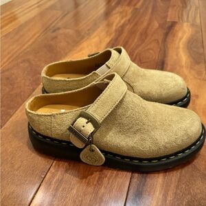 ✨ Dr. Martens Suede Mary Jane Clogs / Mules – Tan | Buckle Strap size 8